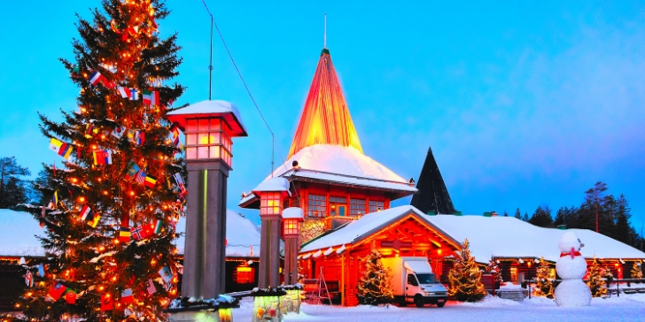 Foto de Pessoas Vila Do Papai Noel Na Lapónia Escandinávia Ao Pôr