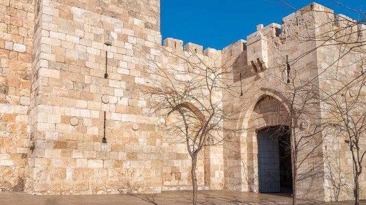 A porta de Jaffa no Mercado de Jaffa em Jerusalem- Israel