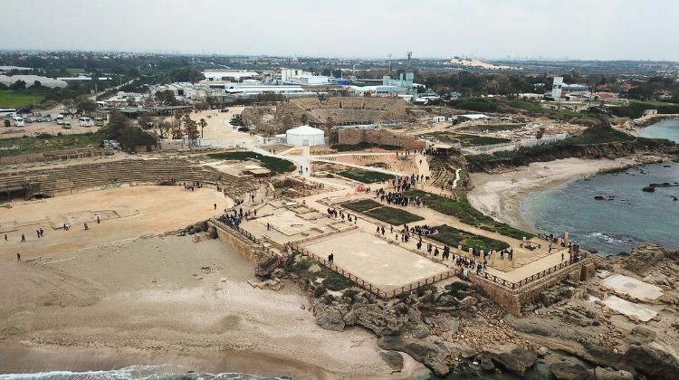 Cesareia Marítima, uma cidade portuária situada na costa mediterrânea de Israel