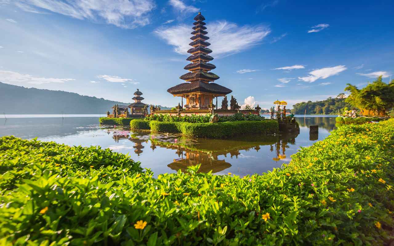 Pura Ulun Danu Bratan, or Pura Beratam Temple, Bali island - melhor de Bali
