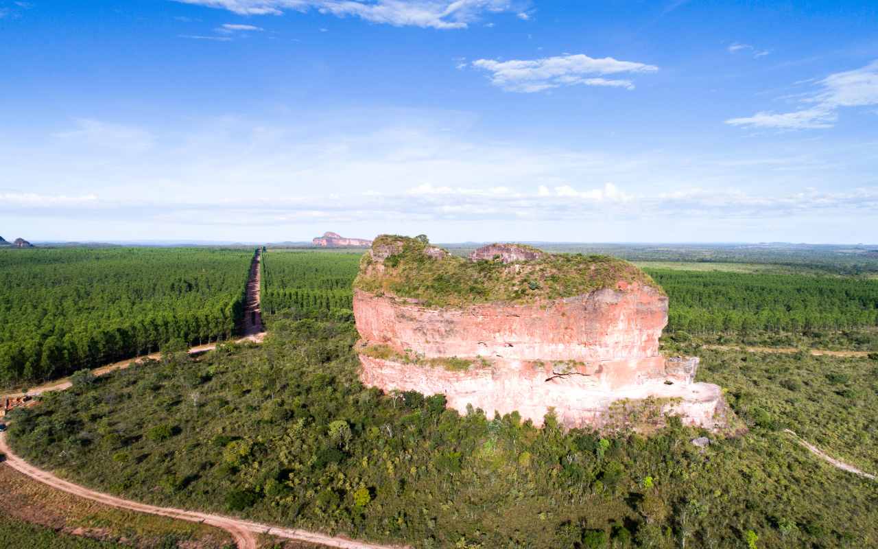 Pedra furada hill in Jalapão State Park, Tocantis - Jalapão 360°