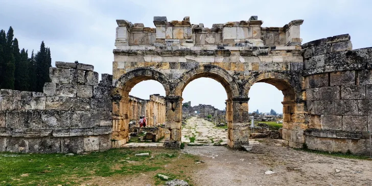 Portão dos Mortos em Pumakkale na Turquia