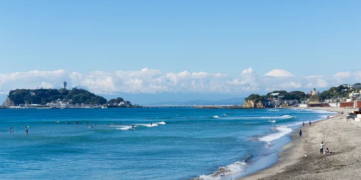 Praia de Enoshima em Kamanakura no Japão